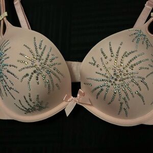 NWOT Victoria Secret Bra